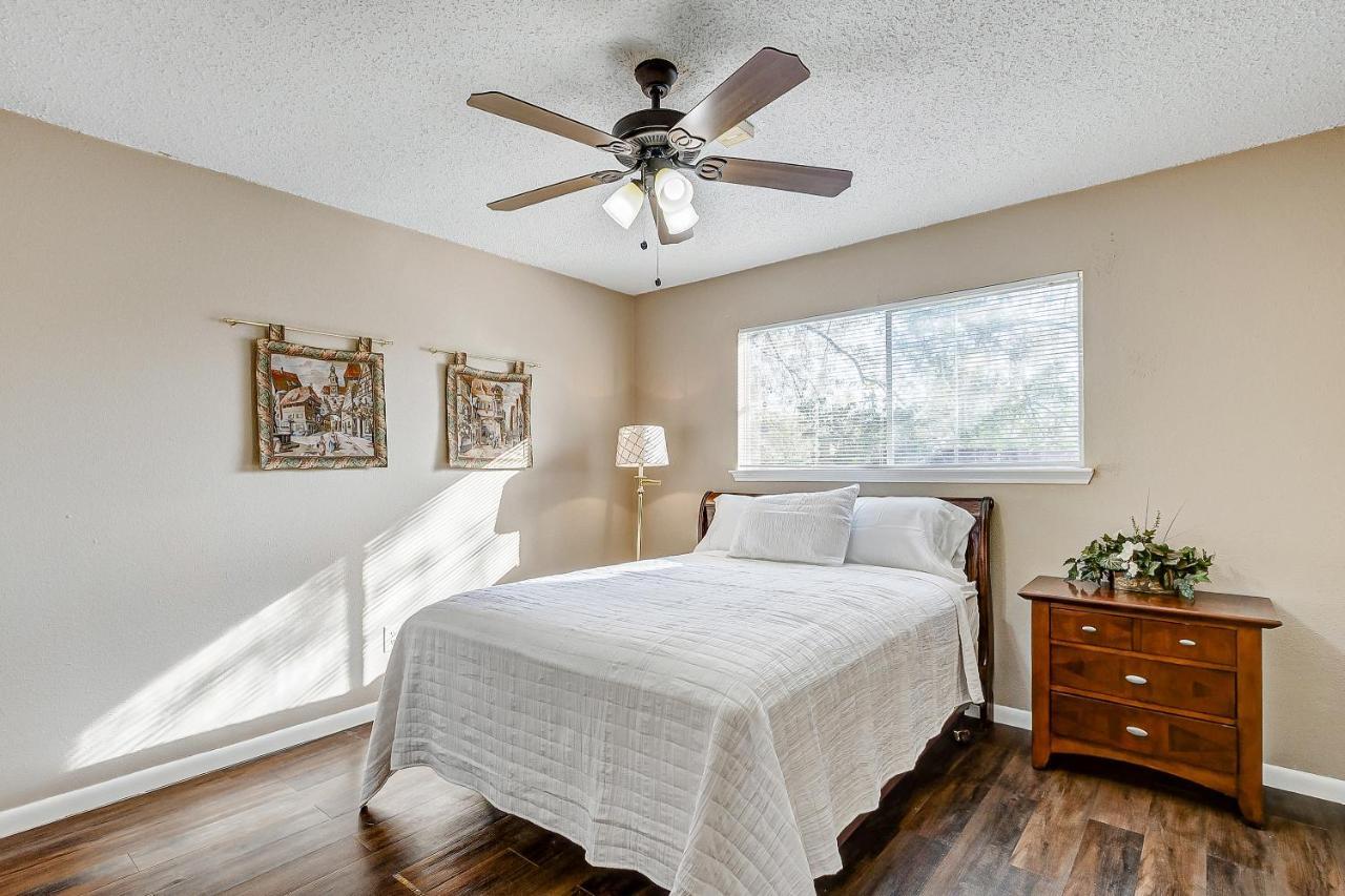 Cheerful 3-Bedroom Home With Indoor Fireplace Houston Esterno foto