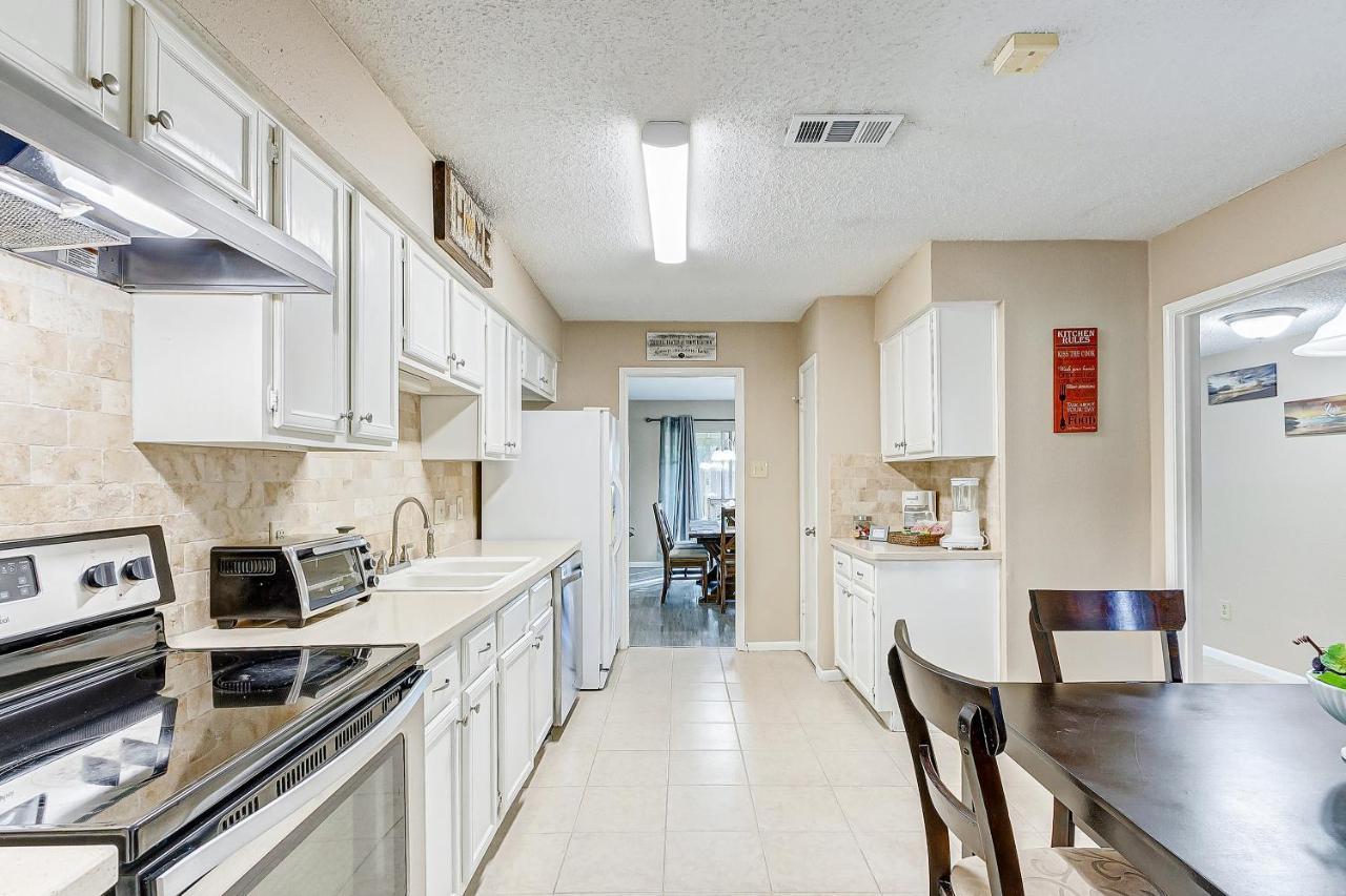 Cheerful 3-Bedroom Home With Indoor Fireplace Houston Esterno foto