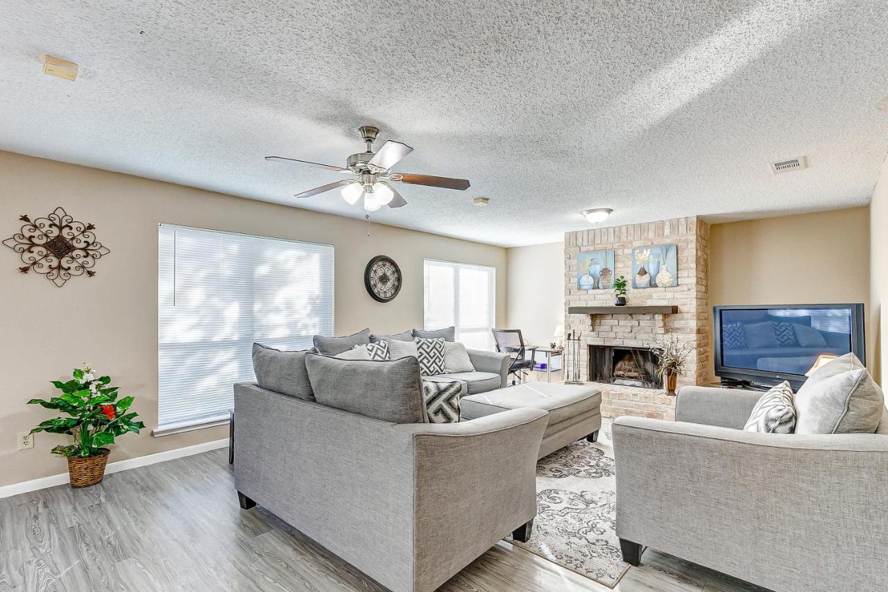 Cheerful 3-Bedroom Home With Indoor Fireplace Houston Esterno foto
