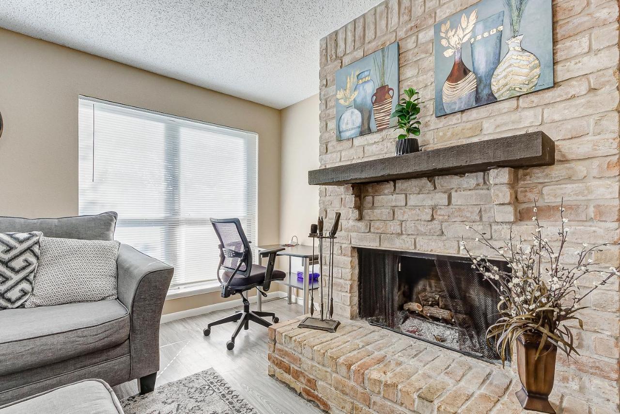 Cheerful 3-Bedroom Home With Indoor Fireplace Houston Esterno foto